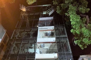 4 người tử vong trong vụ sập giàn giáo ở Hà Nội