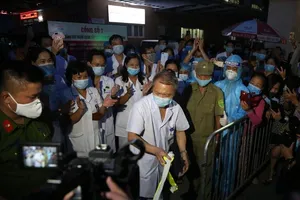 Bệnh nhân 994 âm tính COVID-19, bệnh viện E dỡ phong tỏa