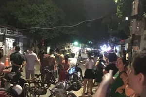 1 phụ nữ bị bắn chết khi đang chạy xe máy