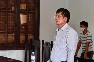 Bị cáo đề nghị thay kiểm sát viên nhưng bị tòa bác