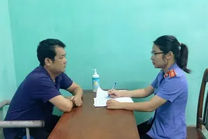 Truy tố giám đốc cầm súng dọa bắn tài xế xe tải