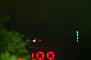 Kinh hoàng: Tài xế lái Mercedes chạy 199km/h trên cao tốc