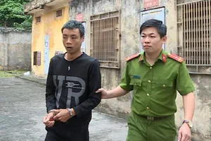 'Siêu đạo chích' cắt cửa tiệm vàng lấy sạch tài sản