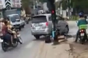 2 ô tô truy đuổi như phim làm chết người