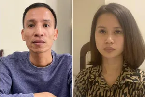 Nữ nhân viên karaoke bị tạm giữ vì cắt tóc, giữ con nợ 