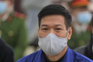 Cựu giám đốc CDC Hà Nội phản cung về số tiền hàng tỉ đồng