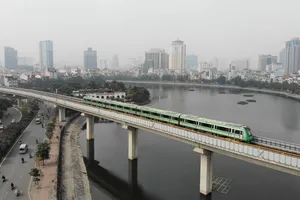 Ngắm đoàn tàu chạy trên đường sắt Cát Linh – Hà Đông