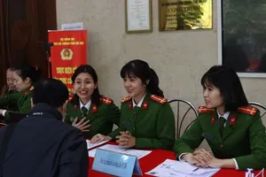 Công dân ngoài 60 tuổi có phải đổi thẻ CCCD gắn chip điện tử?