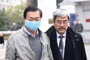 Đến tòa, cựu bộ trưởng Vũ Huy Hoàng: Tâm trạng tôi rất khó nói