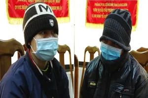 Cảnh sát cứu 2 bé trai 1 tuổi suýt bị bán sang Trung Quốc