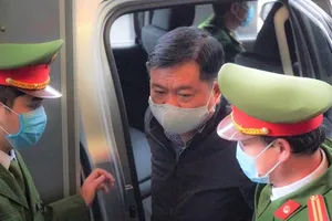 Ông Đinh La Thăng xuất hiện tại toà vụ án thứ 4