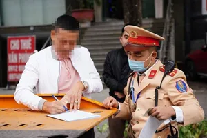 Cục CSGT chỉ đạo không dùng ống thổi phễu để kiểm tra cồn