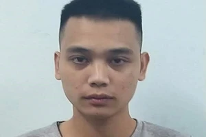 Hiếp dâm bạn gái quen qua mạng xã hội