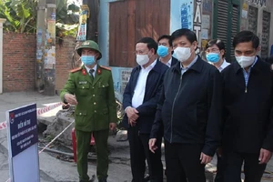 Bộ trưởng Y tế: ‘Nhiều cán bộ đã gần 1 năm chưa được về nhà'