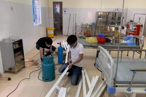 15 giờ thần tốc xây bệnh viện dã chiến COVID-19 tại Điện Biên