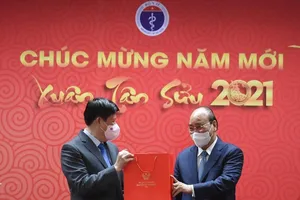 Thủ tướng: Ngành y tế phải cảnh giác cao hơn các ngành khác