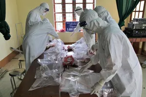 Xét nghiệm COVID-19 vượt 300% công suất, cháy cả máy