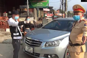 CSGT cẩu xe vì tài xế không chịu kiểm tra cồn còn livestream 