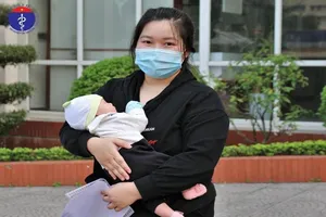 Bệnh nhân sơ sinh đầu tiên mắc COVID-19 được công bố khỏi bệnh