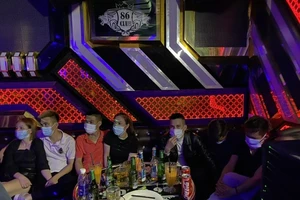 28 nam nữ phê ma túy trong quán karaoke