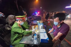 CSGT bắt đầu cao điểm phạt nồng độ cồn ở quán ăn, nhà hàng