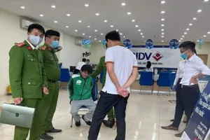 Khen thưởng vụ bắt nghi phạm cướp ngân hàng ở Hà Nội 