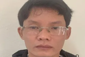 Bé gái 11 tuổi bị xâm hại trên đường đi học về