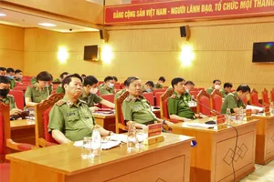 Bộ trưởng và 3 thứ trưởng Bộ Công an họp về CCCD gắn chíp