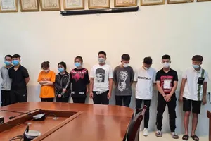 Nữ sinh lớp 10 cùng đoàn ‘quái xế’ gây náo loạn đường phố