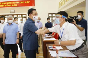 Chủ tịch Quốc hội kiểm tra bầu cử tại tâm dịch COVID-19