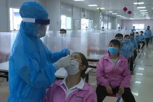 1 ca dương tính COVID-19 có tới 440 trường hợp F1