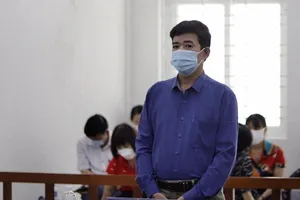 Kiểm sát viên nhận hối lộ 20 triệu và 13 trứng đà điểu