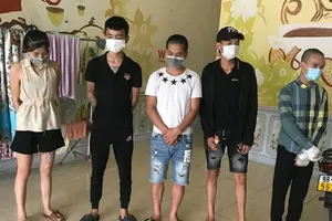 5 nam nữ rủ nhau vào nhà nghỉ giữa dịch COVID-19, bị phạt 75 triệu đồng