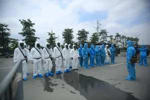 Bắc Giang tổng tấn công COVID-19, kêu gọi người dân ‘cửa đóng then cài’