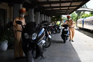 CSGT bắt xe lậu, số điện thoại lạ tới tấp gọi đến 'xin'