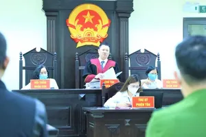 Bị cáo không nhận tội, tòa triệu tập cả điều tra viên và giám định viên