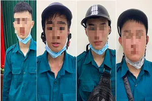 6 thiếu niên giả dân quân tự vệ trấn lột tiền người đi đường