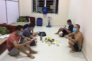 Nhậu trong khu cách ly, 5 người bị đề xuất phạt 37,5 triệu đồng