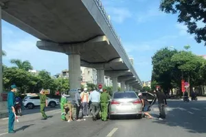 Bị tài xế ô tô tông, cán bộ ở chốt kiểm dịch phải nhập viện cấp cứu