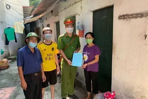 Công an đến từng xóm trọ, vận động chủ nhà giảm tiền cho người thuê