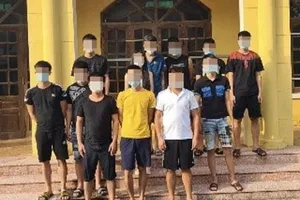 Bất chấp giãn cách ‘ai ở yên đó’, 12 nam nữ vẫn thuê nhà nghỉ bay lắc ma túy