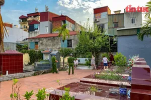 Nhóm người rủ nhau vào nghĩa trang tập thể dục để né lệnh giãn cách