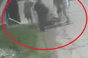 Thấy người lạ đột nhập vào kho hàng, 5 thanh niên bắt trói đánh nạn nhân tử vong