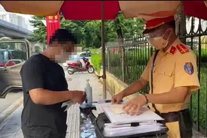 Bị phạt 5 triệu đồng vì tẩy xóa giấy xét nghiệm COVID-19