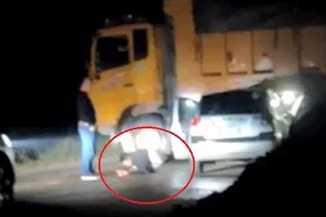 6 người truy sát tài xế ô tô đến tử vong