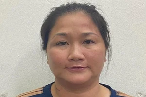 1 phụ nữ bênh chồng, đánh cán bộ kiểm dịch 