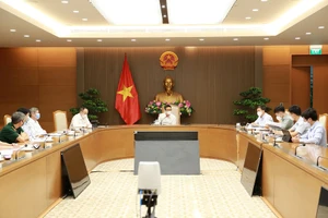 Phó Thủ tướng: Khẩn trương hướng dẫn tiêm vaccine cho người dưới 18 tuổi