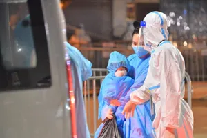 Tối 4-12: Thêm 13.998 ca nhiễm, TP.HCM và Hà Nội có nhiều chỉ đạo chống dịch mới