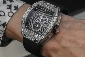 Nữ giúp việc trộm đồng hồ 3,5 tỉ đồng của chủ nhà rồi nghỉ việc