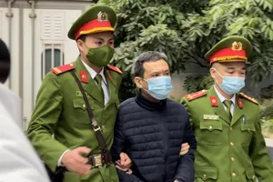 Hợp đồng khống giữa vợ cựu chủ tịch Nguyễn Đức Chung và ông chủ Nhật Cường